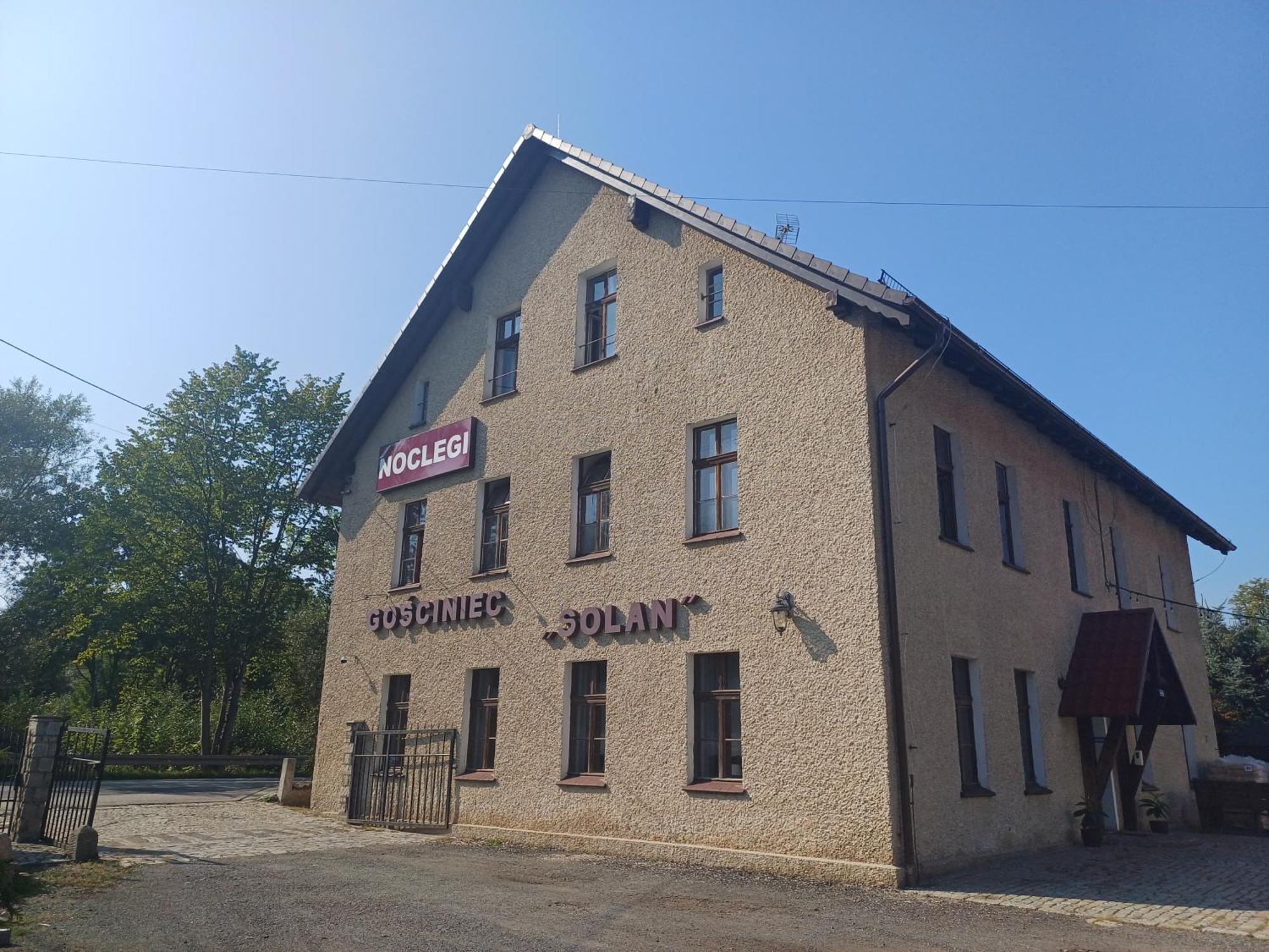 Отель Gosciniec Solan Jeleniow Экстерьер фото