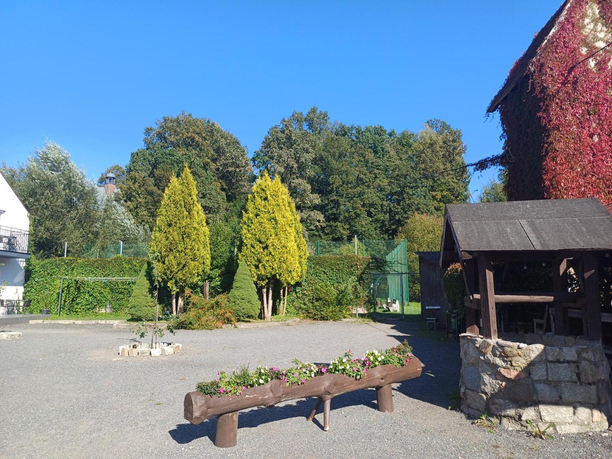 Отель Gosciniec Solan Jeleniow Экстерьер фото